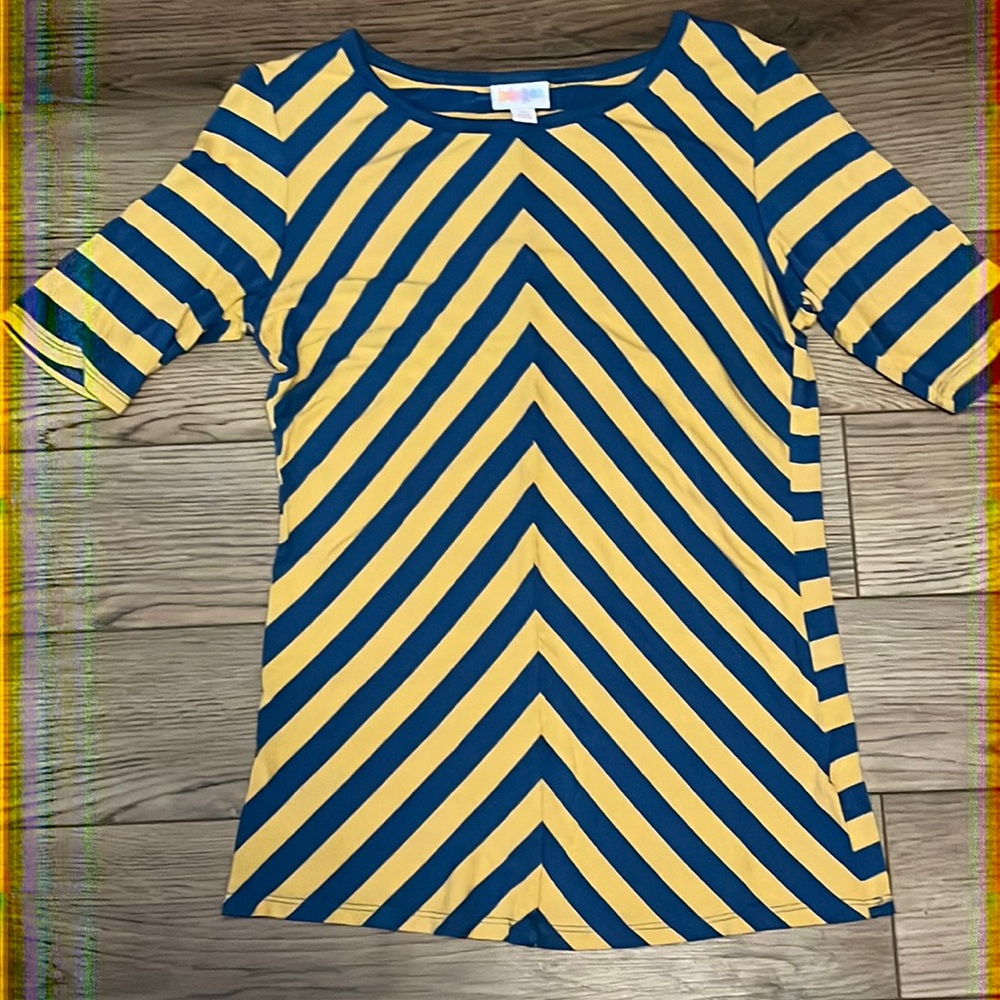 NWOT LuLaRoe top M